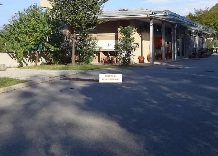 Kamp Tura- Pitch Only キャンプ場 ヴィパーヴァ